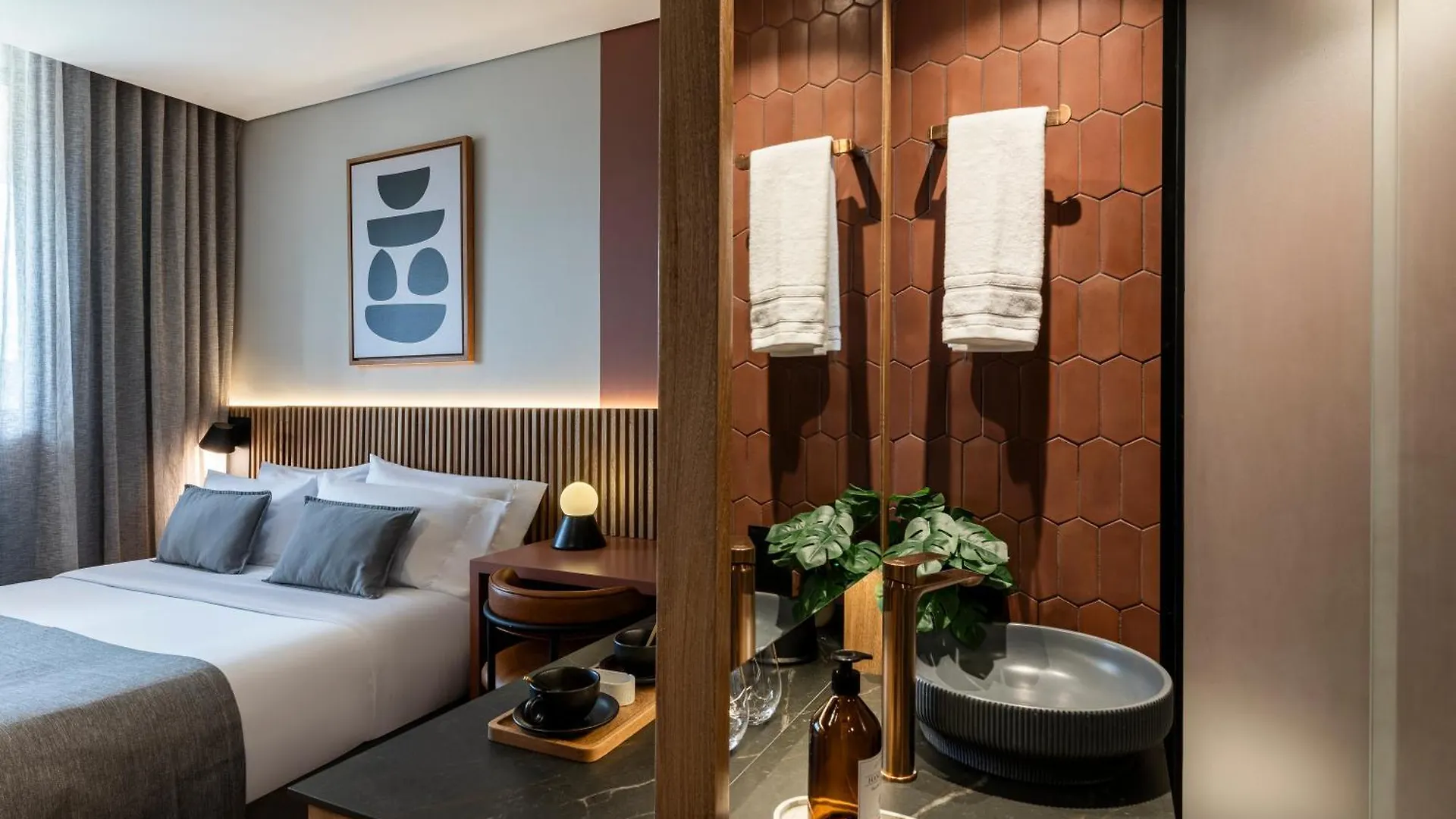 Heiss Hotel ميديلين 4*,