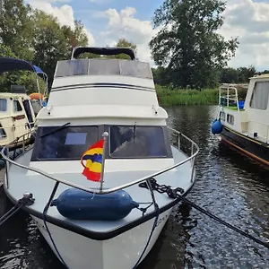 https://amsterdam-boat-breakfast.amsterdamhotelsnl.com